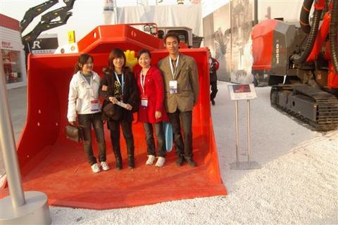 法鋼公司員工參觀(guān)bauma China 2010